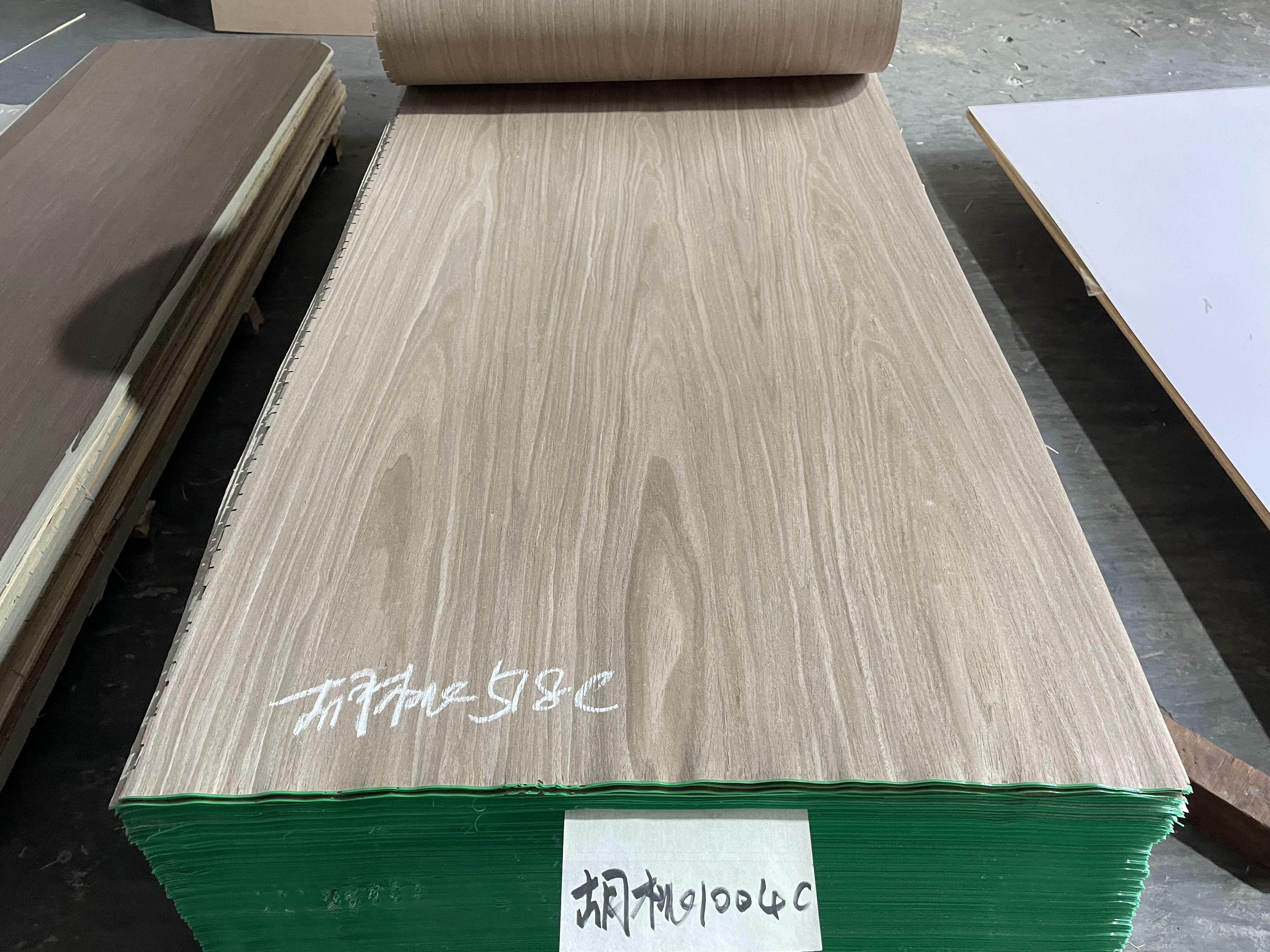 New Design Engineered Reconstituted Walnut Wood Veneer Color DIY Craft Art 2500*640 MM For Door Table Skin