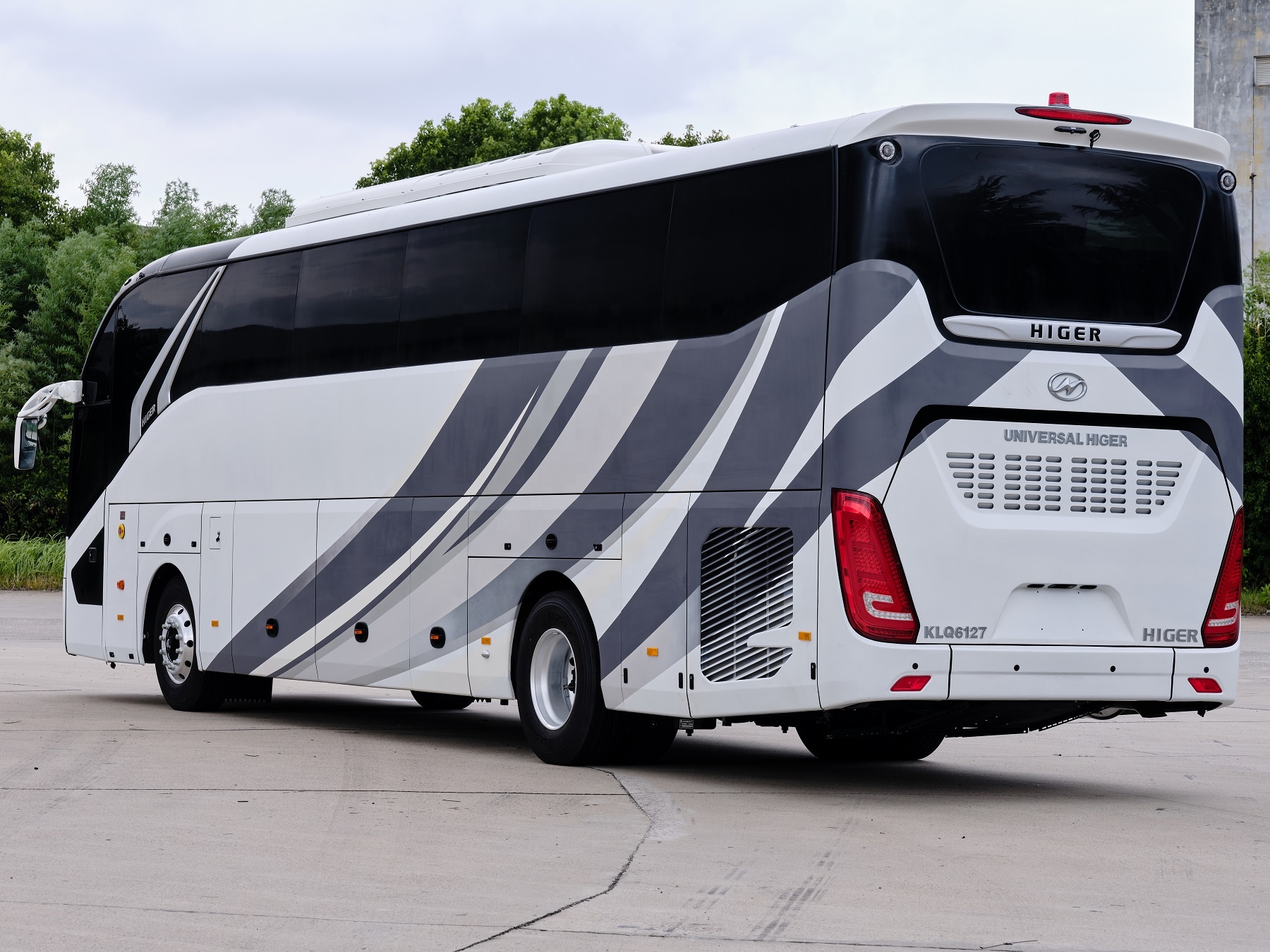 Manual Transmission 50 Seats Comfortable Tour Passenger Coach Bus with 6000mm Wheelbase