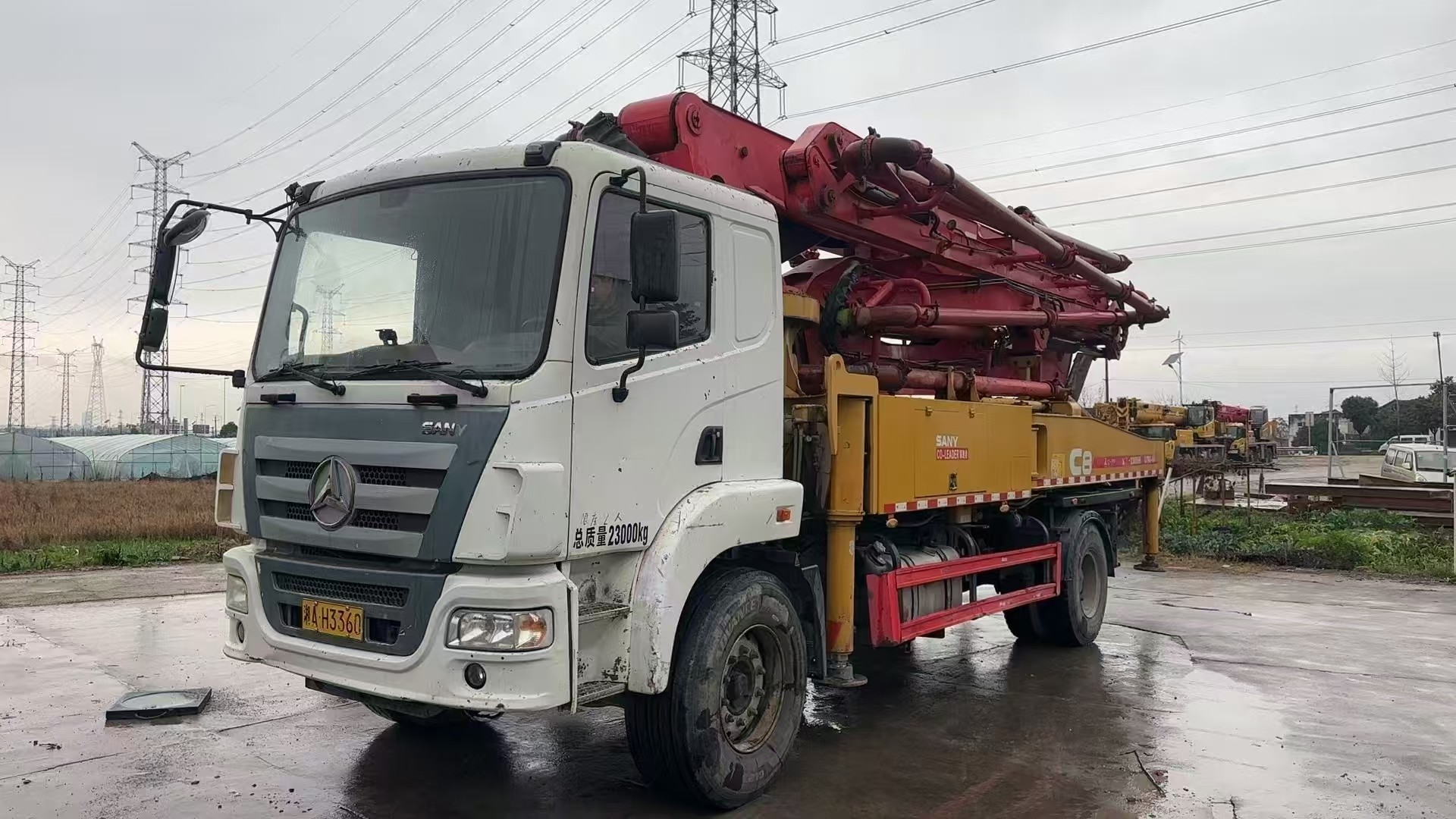 Sany high performance used 62m concrete pump truck suitable for large building construction