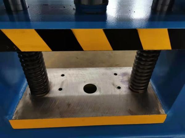 Buy cheap 30KN Benchtop Electric Hydraulic Press 30ton Hydraulic Press Bench Top 200mm from wholesalers