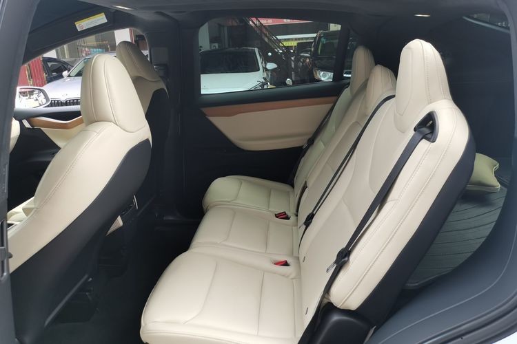 NEDC 575km Range New Automobile Electric Car Electic Vehicle