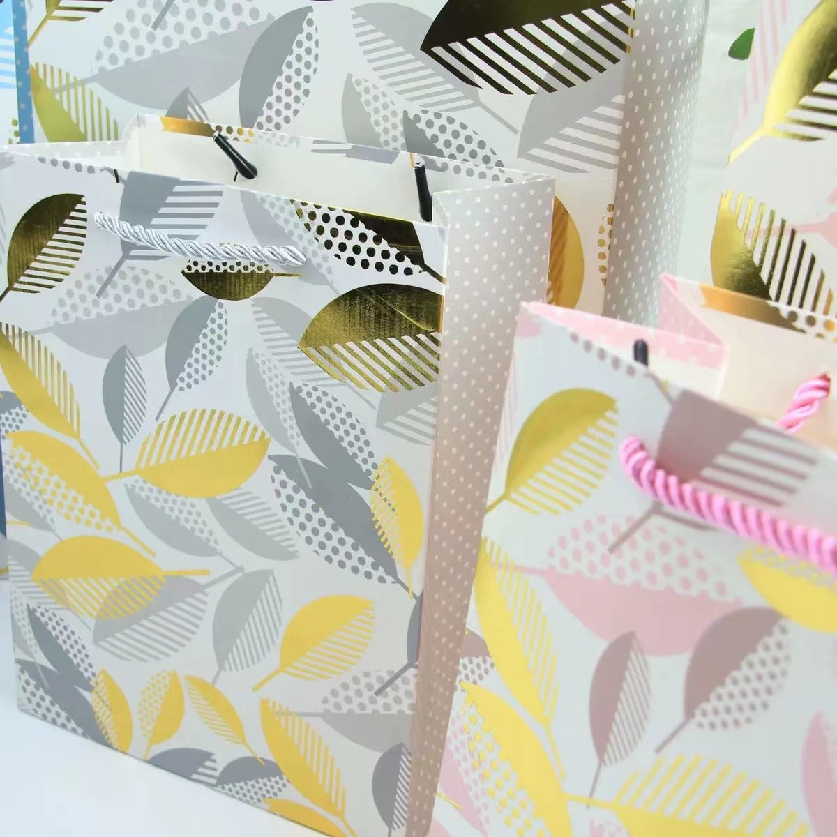 Customized Recyclable Kraft Floral Shopping Bag Commercial Paper Bag
