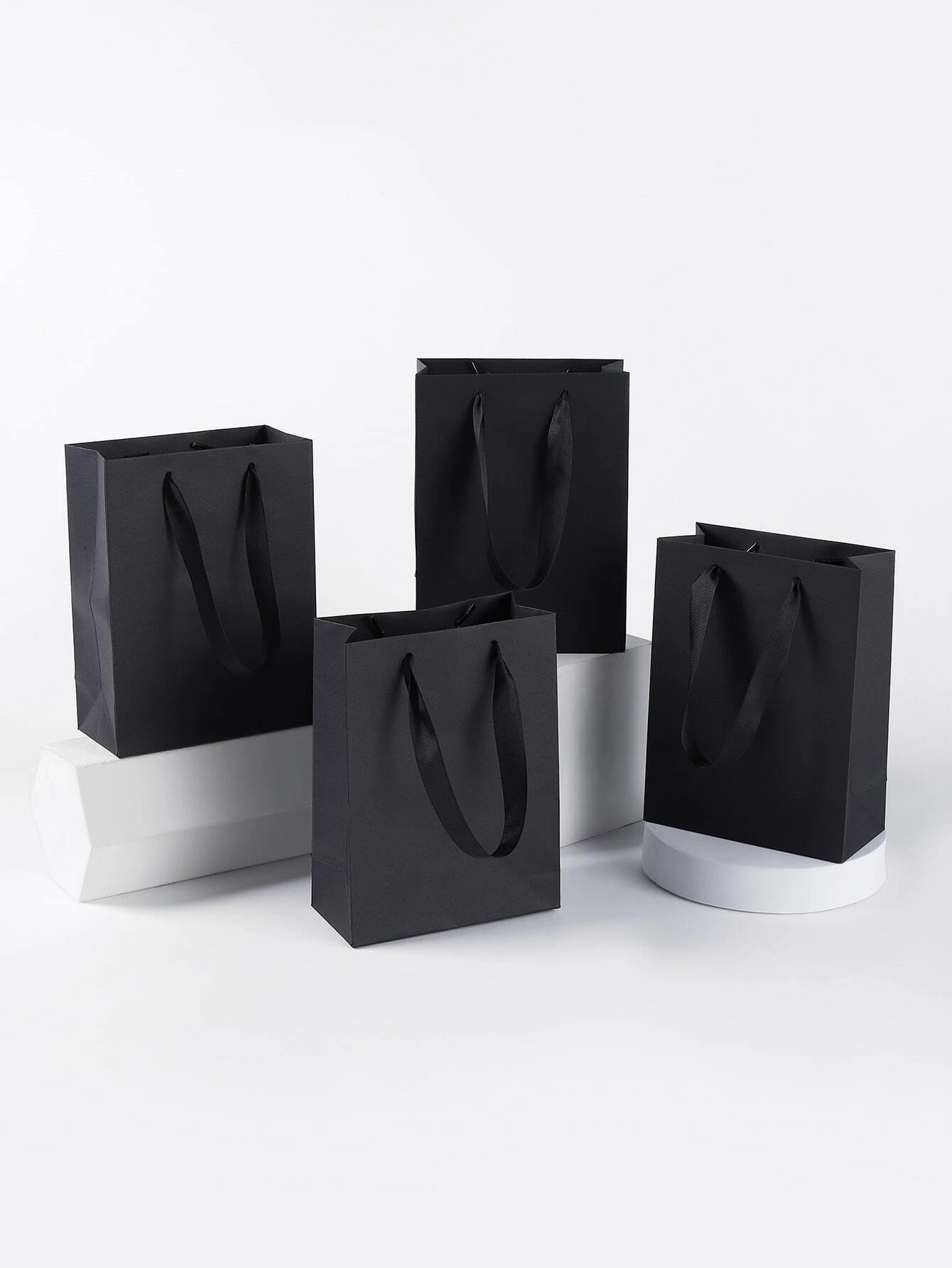 Custom Patterned Black Gift Paper Bag For All Occasions Offset/Flexo Printed