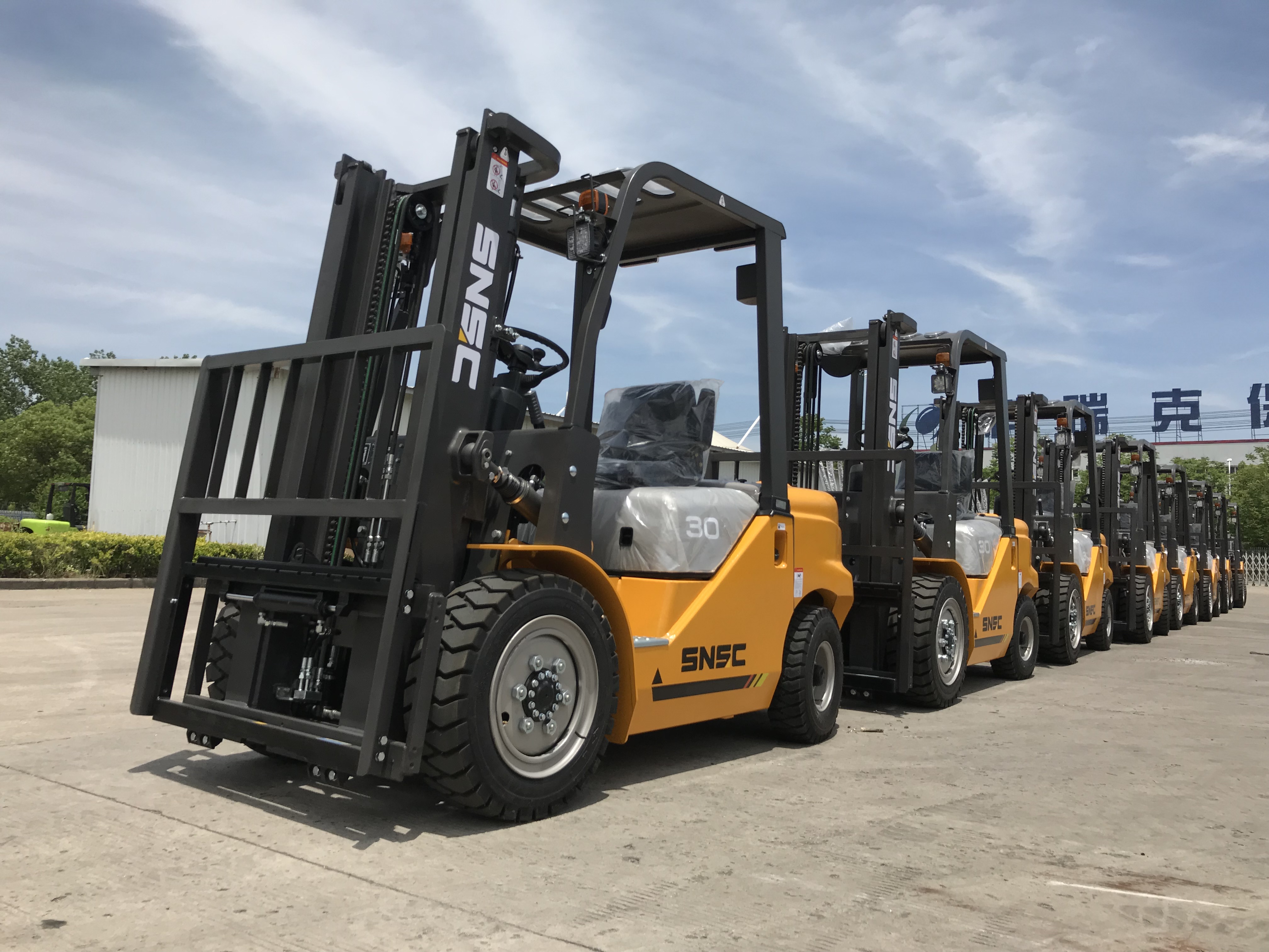 20 Years Experience Rough Terrain Forklift with Diesel Engine and 7 Ton Capacity