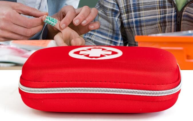 Medical first aid kit with supplies mini hotel first aid kit bags for car CE approved, FDA Medical Supplies for First Ai