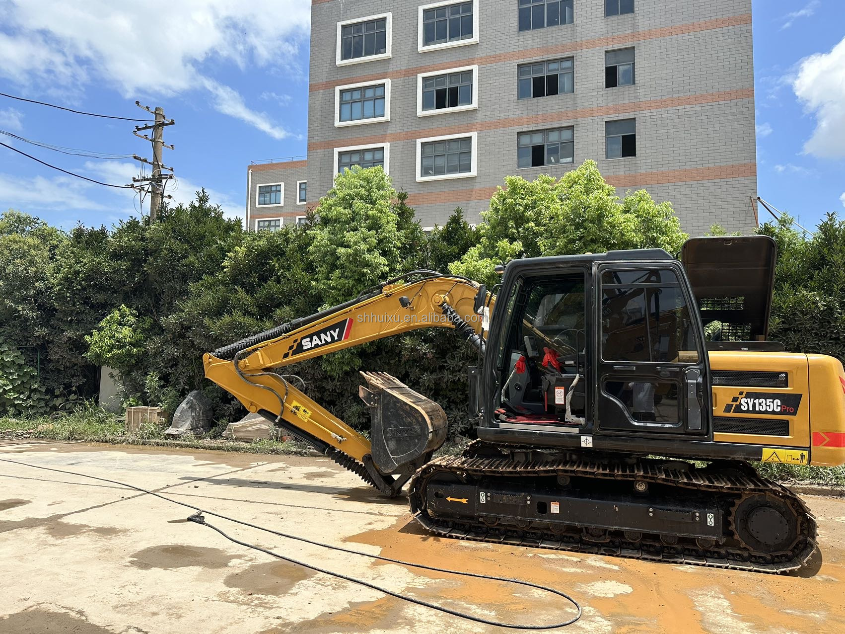 China Made Excavator Used Sany Excavator 135 Yellow 0.7m3 Bucket Capacity 13 Ton