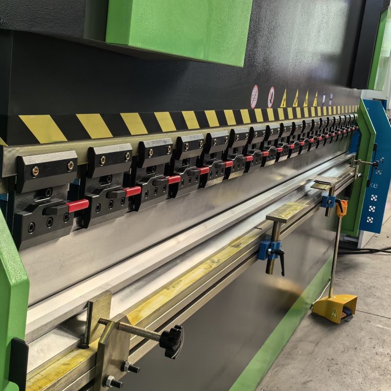Hydraulic CNC Press Brakes Powerful Bending Machine 4 Meter Precise And Efficient