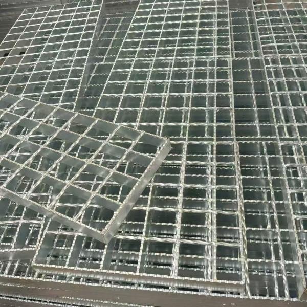 Buy cheap Galvanized Heavy Duty Serrated Tooth Steel Grating With Anti Slip Drainage from wholesalers