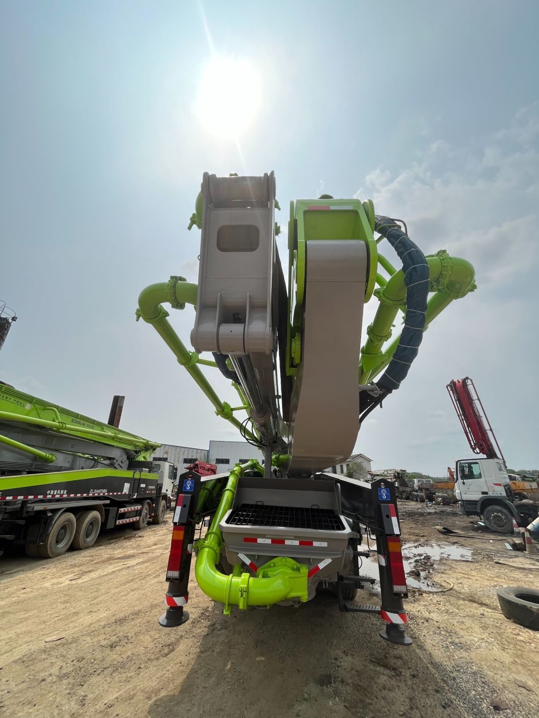 Special Offer 2014 Renovated Condition Zoomlion 63m Concrete Pump Boom Pump Cheap Price for Sale