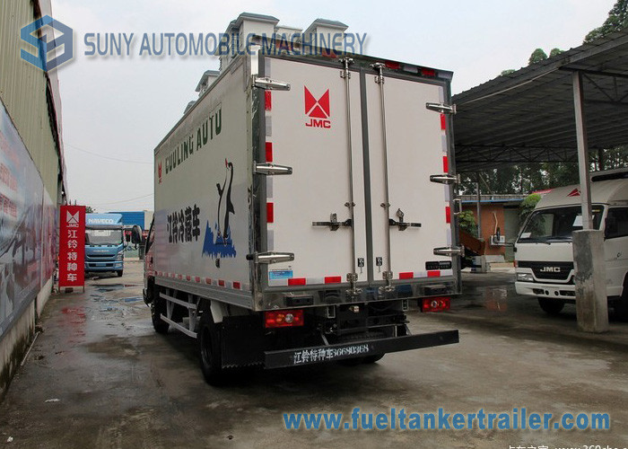 Euro 4 3000KG JMC Refrigerated Box Truck refrigerator freezer cargo van