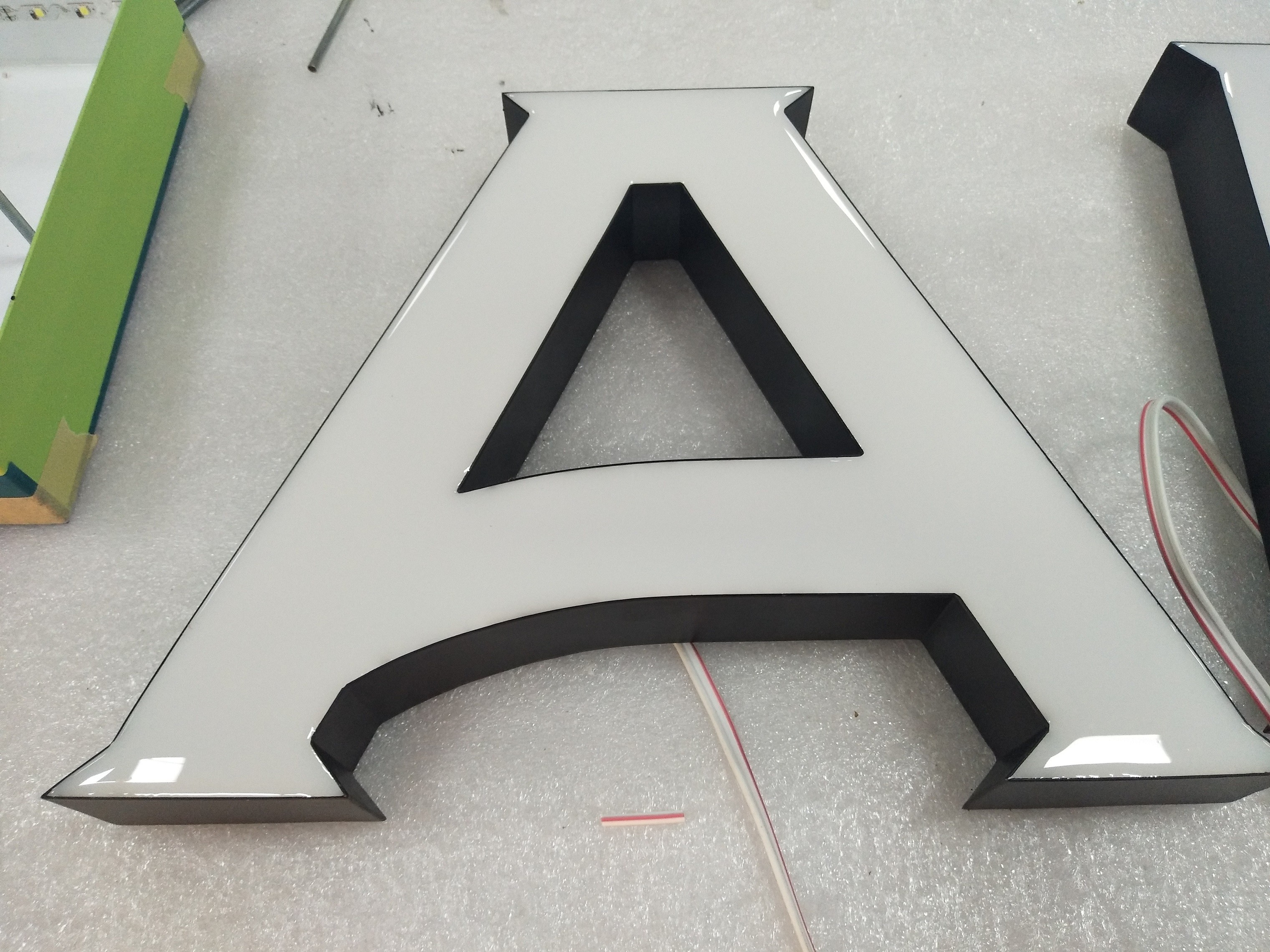 LED 3D Acrylic Letter Sign Board Color Customized RoHs Certificated