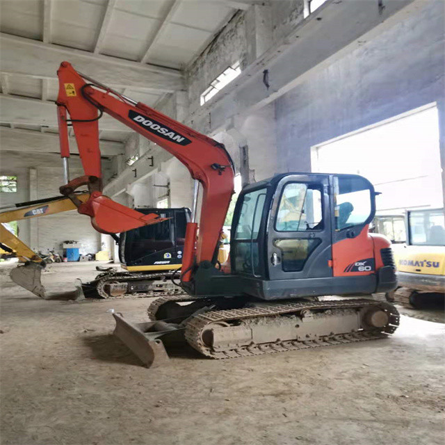 Ready for work and experienced used Korea imported 6 ton Doosan DX 55 in a good condition