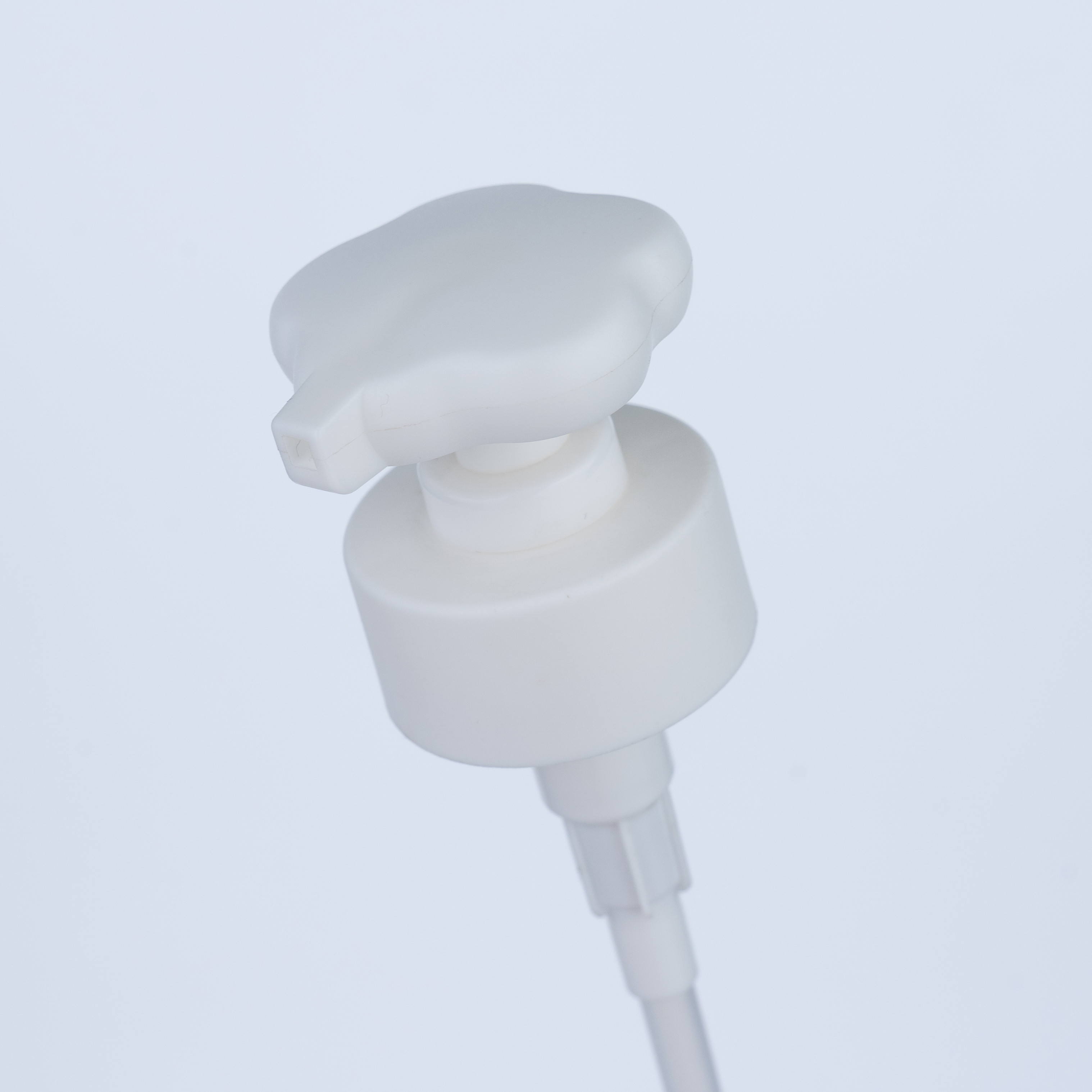 28/400 White Flower Shape Lotion Pump Head for Shower Gel Bottles and Shampoo Bottles for Bathing Skincare and Haircare