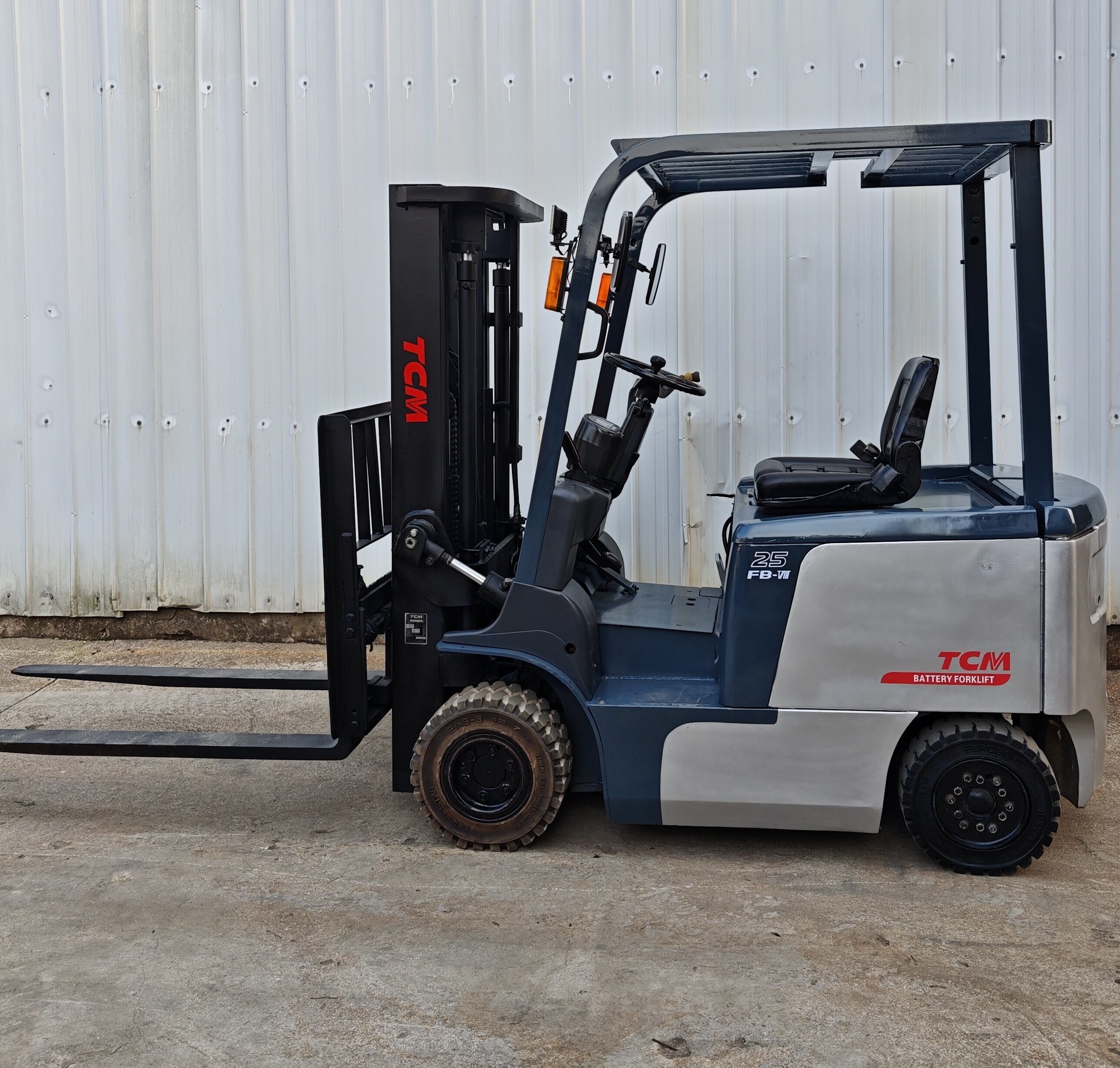 TCM 25 Used Electric Forklift With 3m 6m 2.5 Ton With Core Engine Component