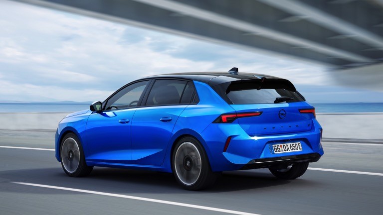 Confortable drive electric vehicle at Opel Astra Electric with 54kwh battery 150kw motorpower at 170km/h top speed
