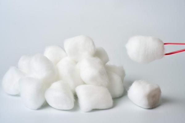 Buy cheap Sterilization 0.5g/Pcs CE FDA Medical Cotton Balls from wholesalers