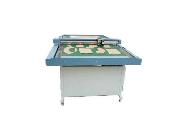 Buy cheap ≤3mm Thickness Flatbed Cutting Plotter Cutting Machine for Cardboard Vinyl Sticker from wholesalers
