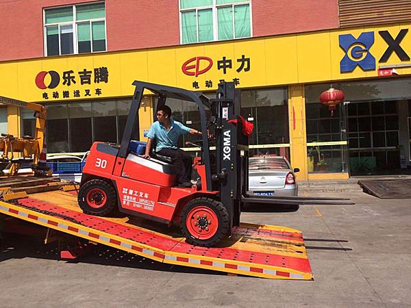 Buy cheap Diesel Powered Warehouse Lift Truck XinChai Engine 20km/H Max Driving Speed from wholesalers