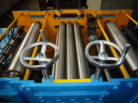 2016 Hot sales New Condition Gearbox Drive C / U / Z Purlin Roll Forming Machine