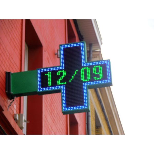 Iron Cabinet Outdoor Led Screen 7000cd/Sqm Anti Rust P10 Cross Pharmacy