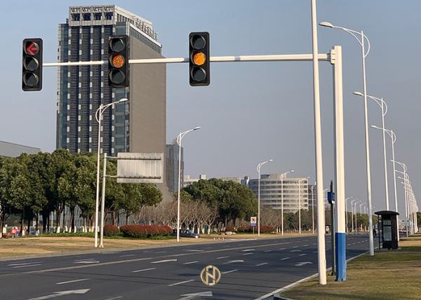 Buy cheap 8m Hot Dip Galvanized Traffic Signal Pole Wind Resistance from wholesalers