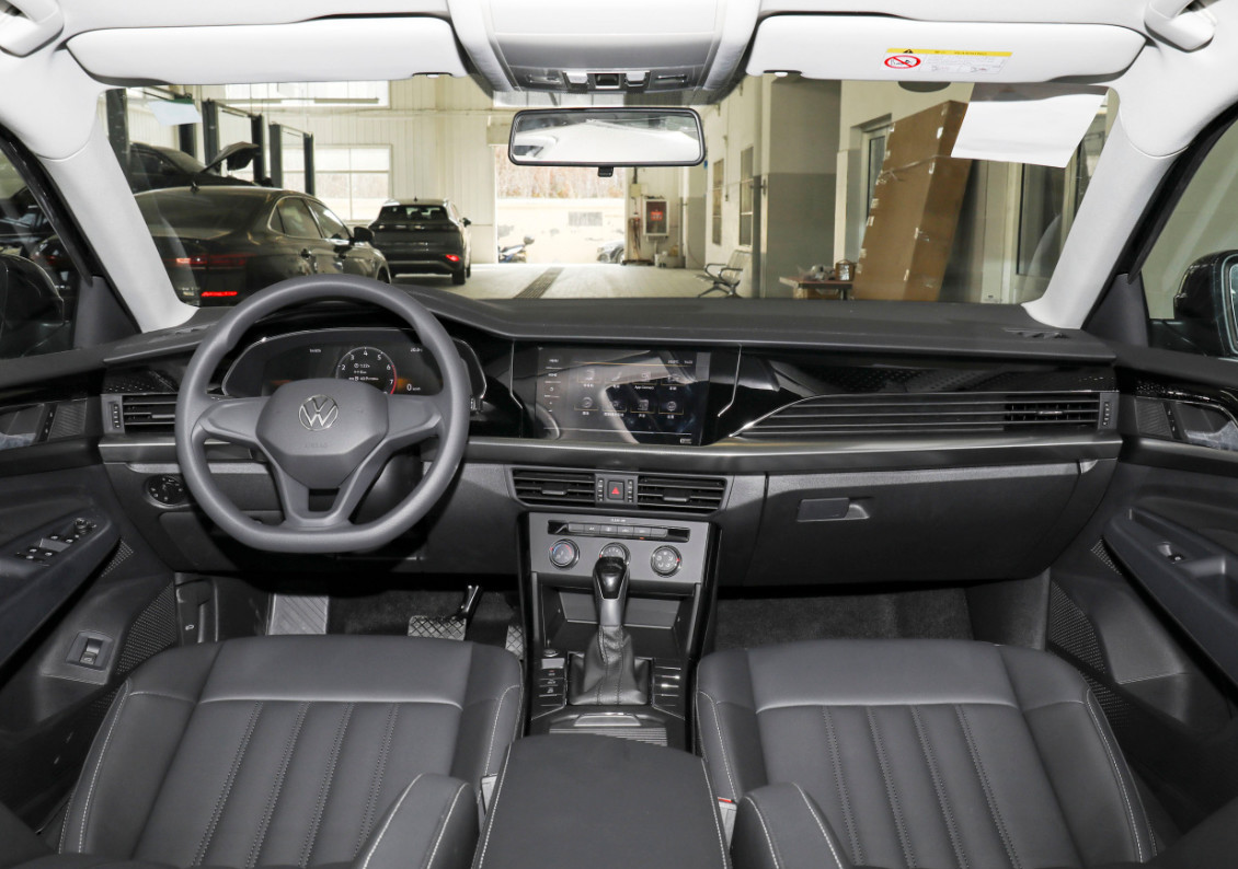 Volkswagen Passat 2023 280TSI Medium car 4 door 5 seat sedan
