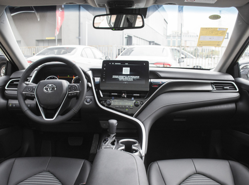 Excellent Toyota Camry 2023 2.5G/S/Q Medium Car 4 Doors 5 Seats Sedan Gasoline Hybrid China Professional Vehicle Exporte