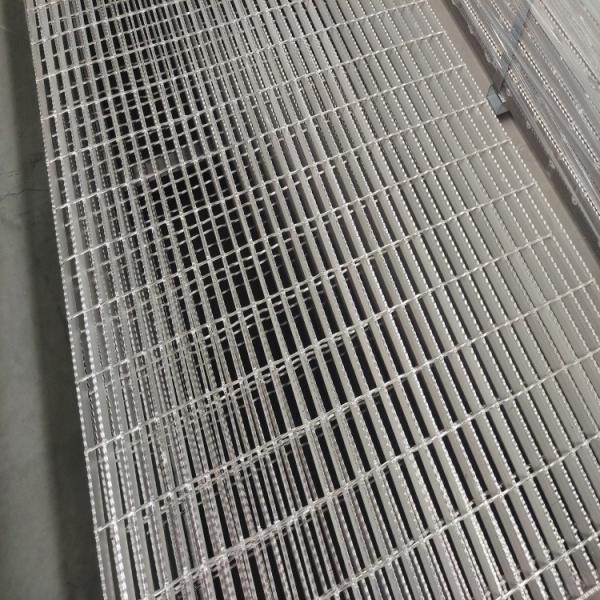 Buy cheap Anti Slip Steel Bar Grille Mall Polish Finish Q235 Grade 32X5mm Load Bar from wholesalers