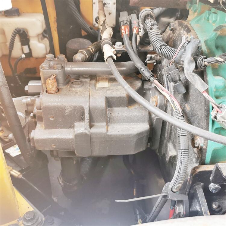 Korea's Top Choice Second Hand Volvo EC80D Excavator with 7450 KG Operating Weight