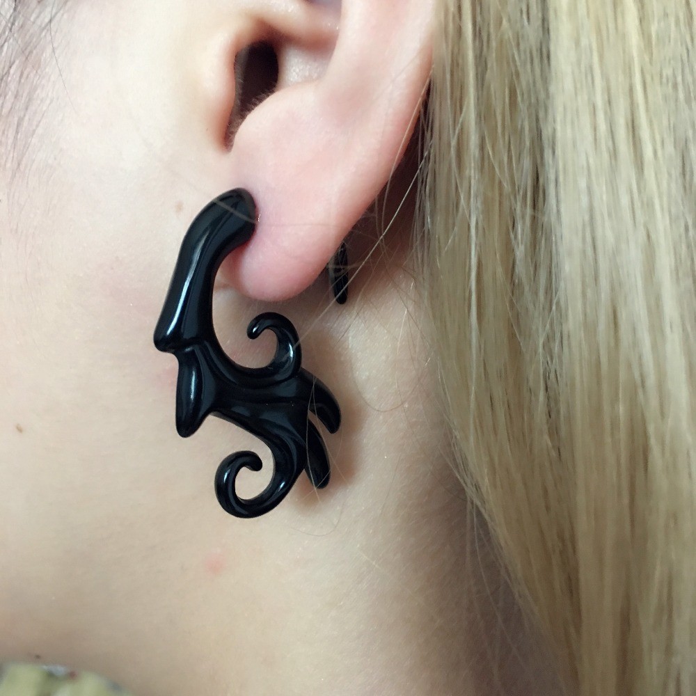 Punk Earring Plugs for Women Piercing Black Color Earrings Srcew Crooked Shape Ear Party Band Jewelry