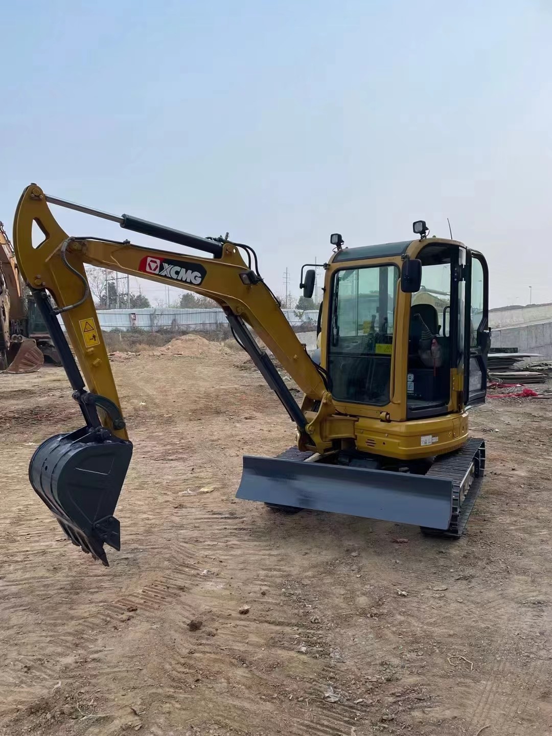 Export of second-hand XCMG XE35U small excavator and mini excavator