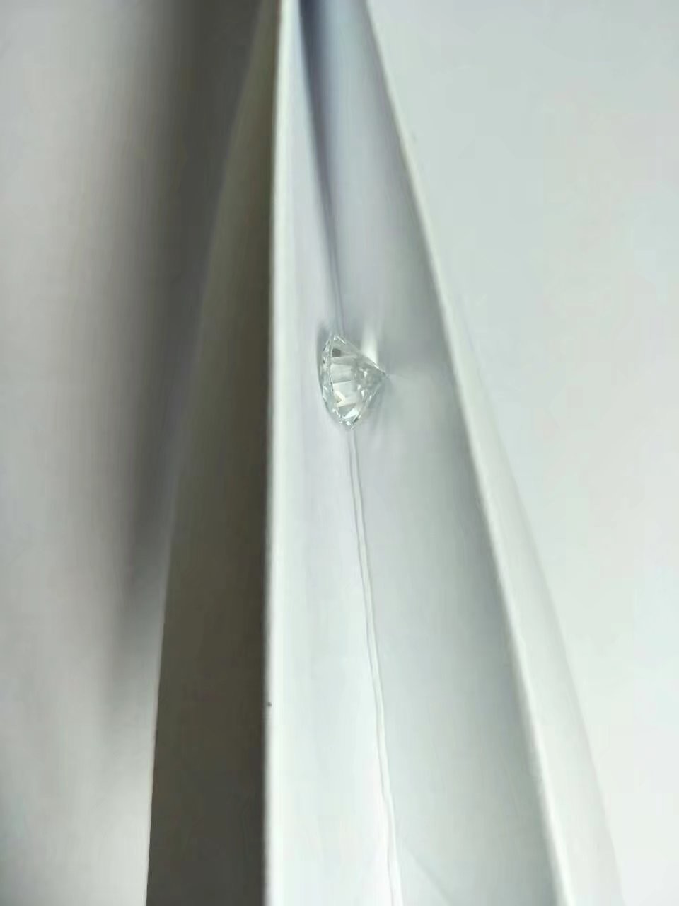 Fiery Real 2Ct Full White Round Moissanite Brilliant Moissanite VVS 8 mm