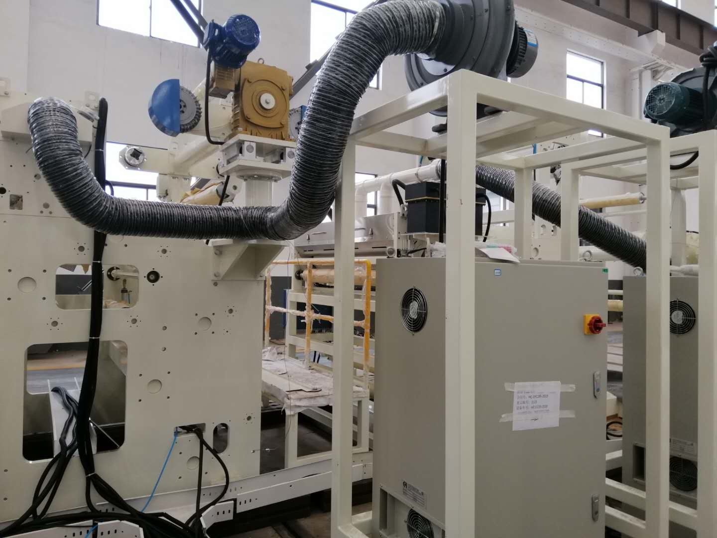 Automatic Hot Melt Plastic Lamination Machine with Rapid Cooling System in white and blue