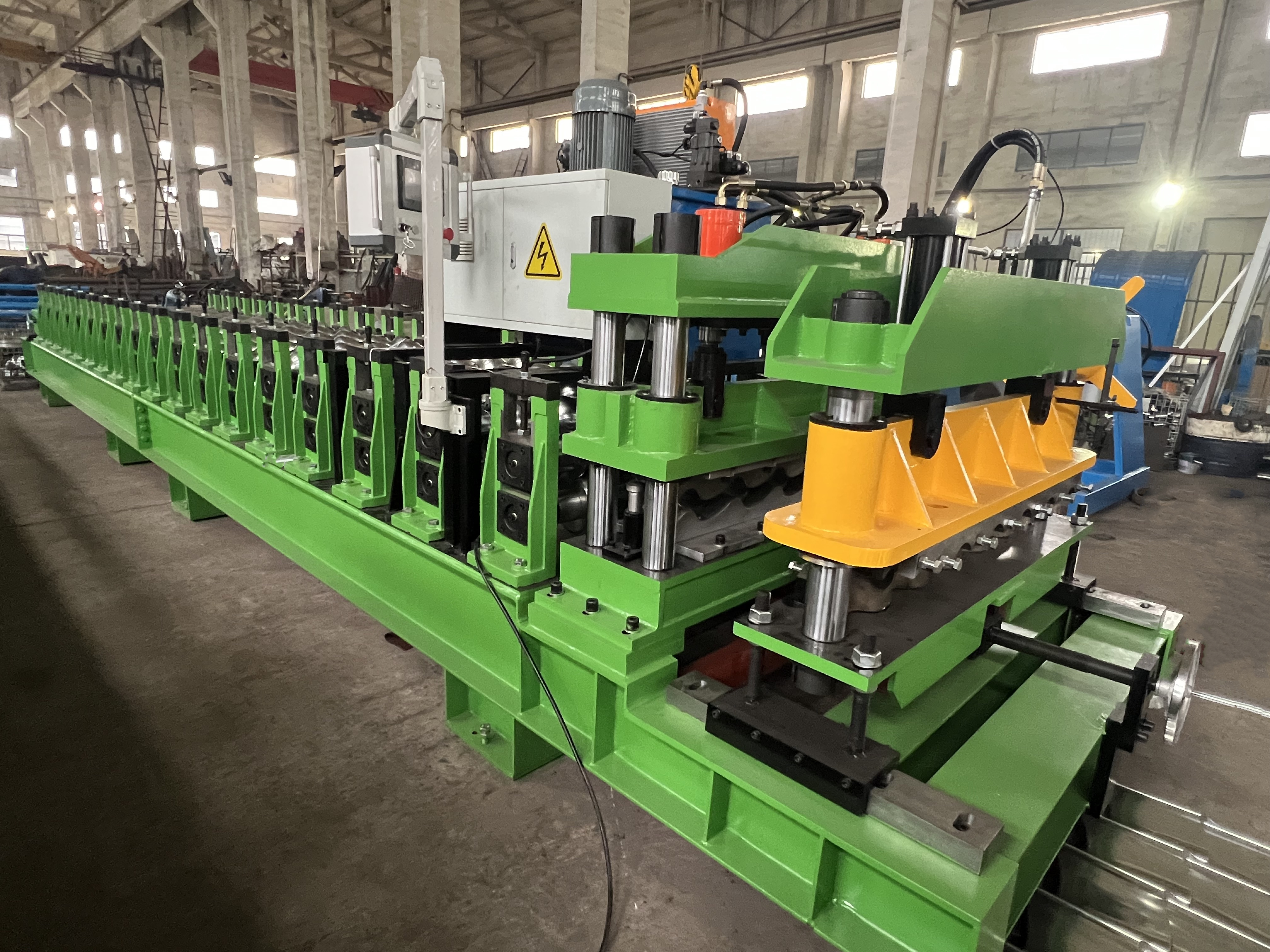 PPGI Color Painted Glazed Roof Tile Roll Forming Machine For 0.4-0.6mm