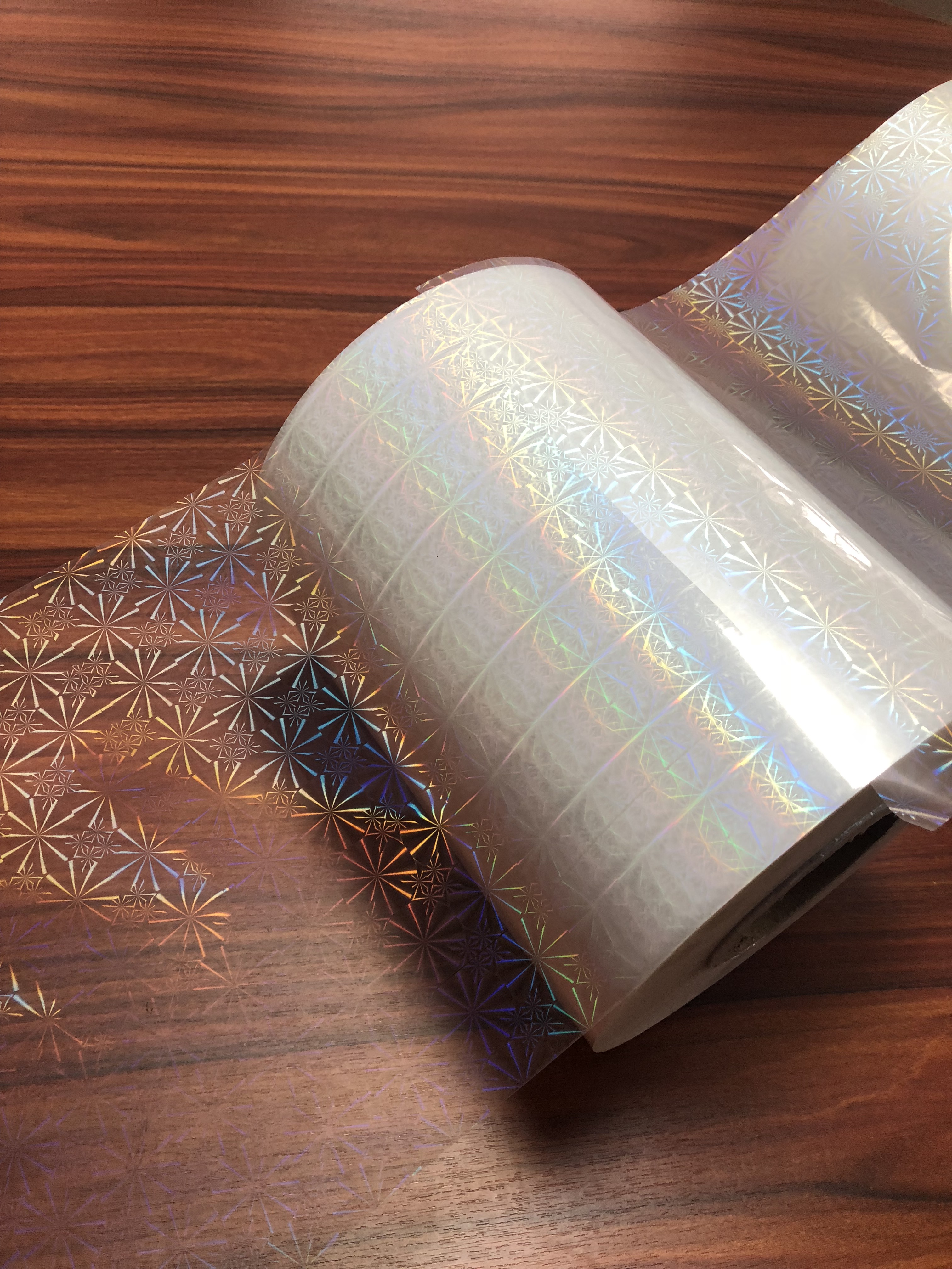 Transparent Holographic Cold Lamination Film 17 Micron Clear Holographic Film For Packaging