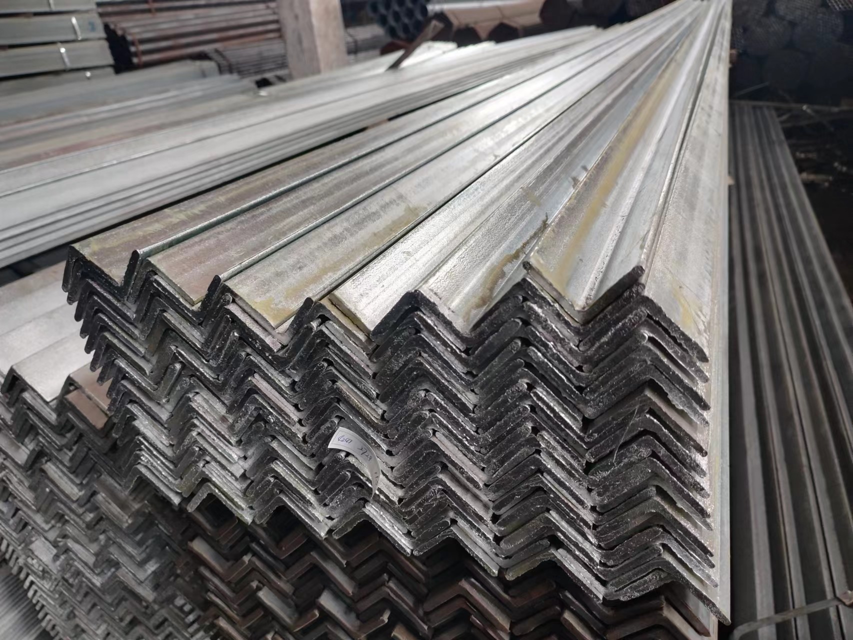 ASTM A36 A53 Q235 Q34 Galvanized Carbon Equal Angle Steel For Building Construction 1 - 40mm