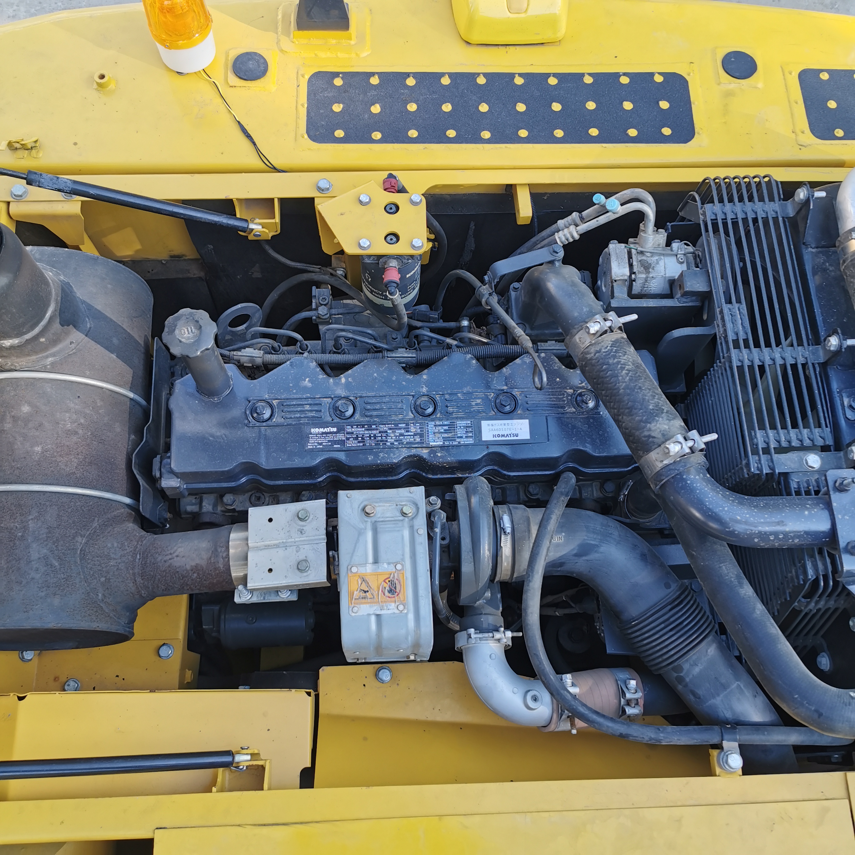19900 Operating Weight Used Komatsu Pc200 Crawler Excavator with 0-2000 Working Hours