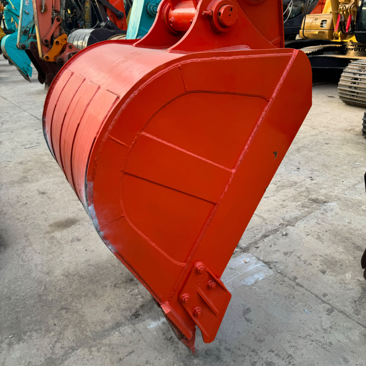 Strong Power Used Excavator ZX200 with Original Hydraulic Valve and Soft Steel Design