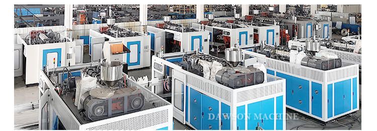 Full Automatic Extrusion Blow Molding Machine Plastic PP HDPE Bottle Jerry Can 2L Chemical Jerry Can