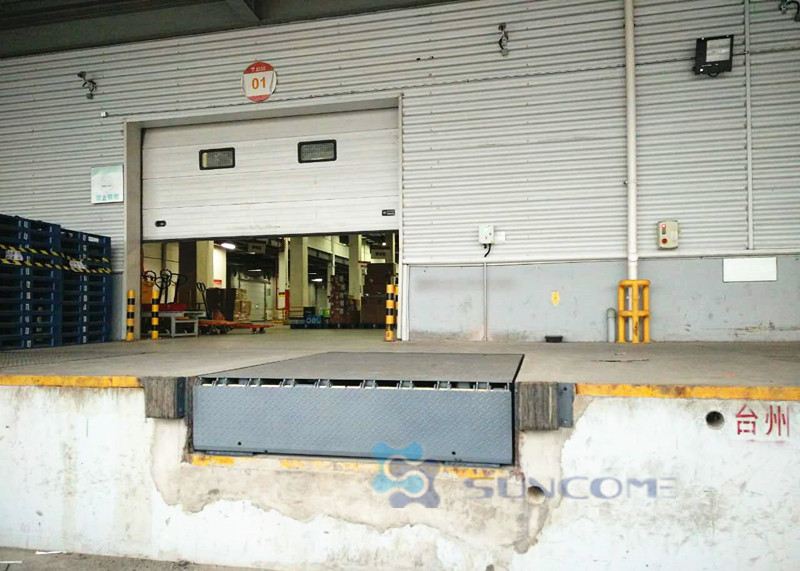 Grey Green Hydraulic Mechanical Loading Dock Ramps / Leveler CE ISO9001