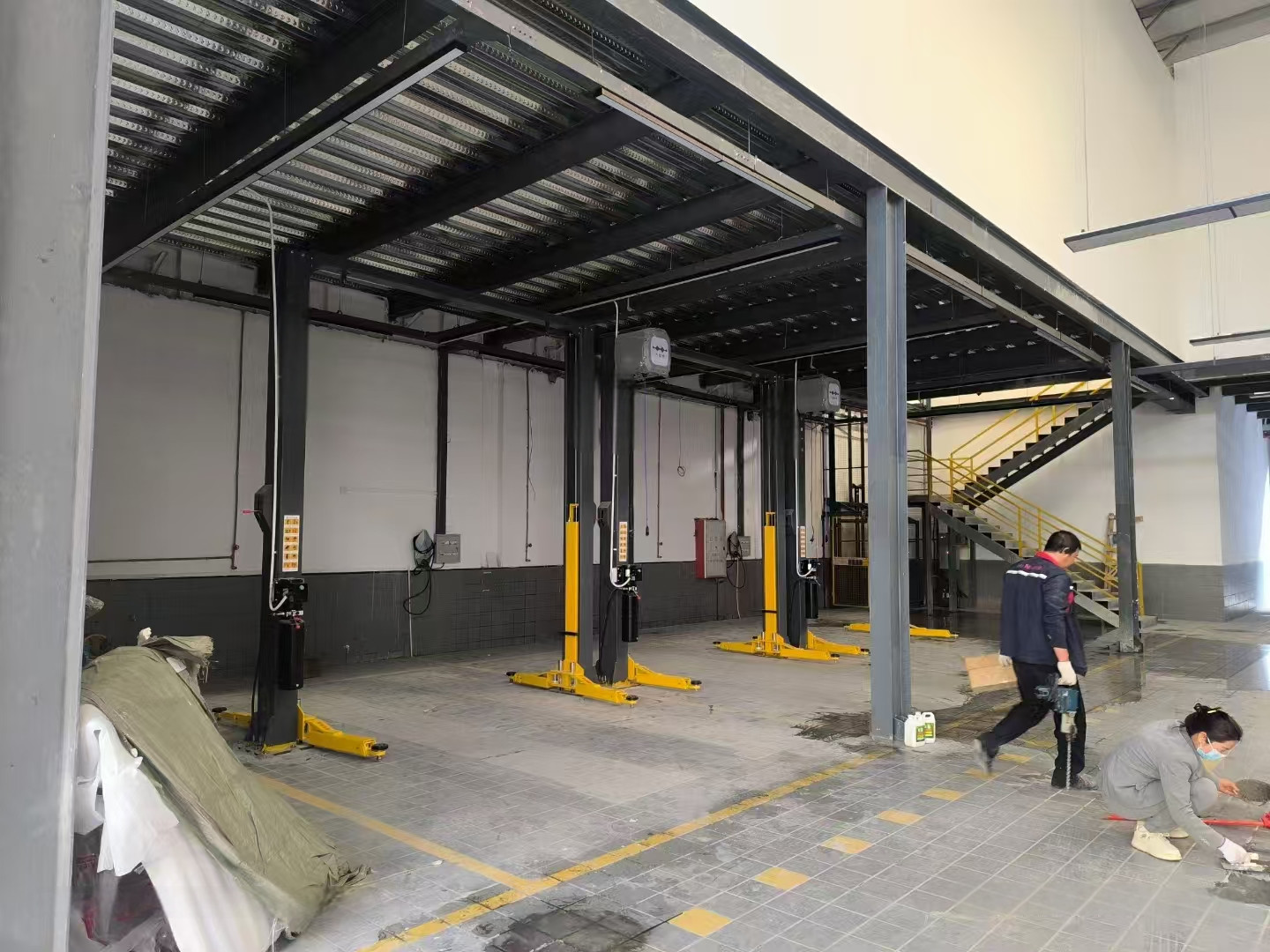 Barrier-Free Design T245MZ Car Lifting Equipment For Unobstructed Workspace And Streamlined Vehicle Service