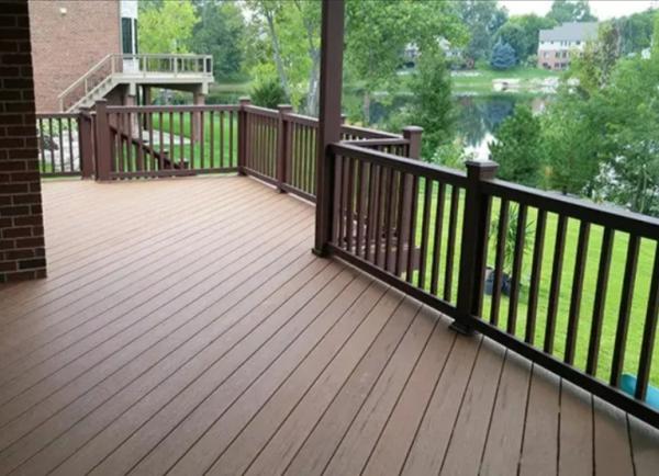 Buy cheap Modern Sleek Balcony Ss Glass Railing Metal And Glass Balustrade Easy Maintenance from wholesalers