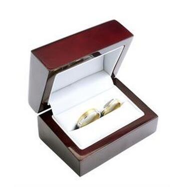 Quality Square Shaped Lacquered Wood Jewelry Box Hot Stamping Logos For Wedding Ring for sale