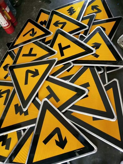 Customized Printing Roadway Safety Signs Essential for Traffic Construction Markings