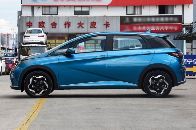 301KM Range Durable BYD New Energy Vehicles Four Wheel Drive 70kW