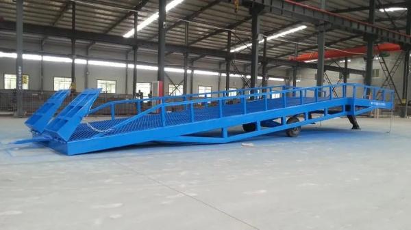 Customized Steel Pipe Portable Loading Dock Ramps With Anti Slip Platform 5 To