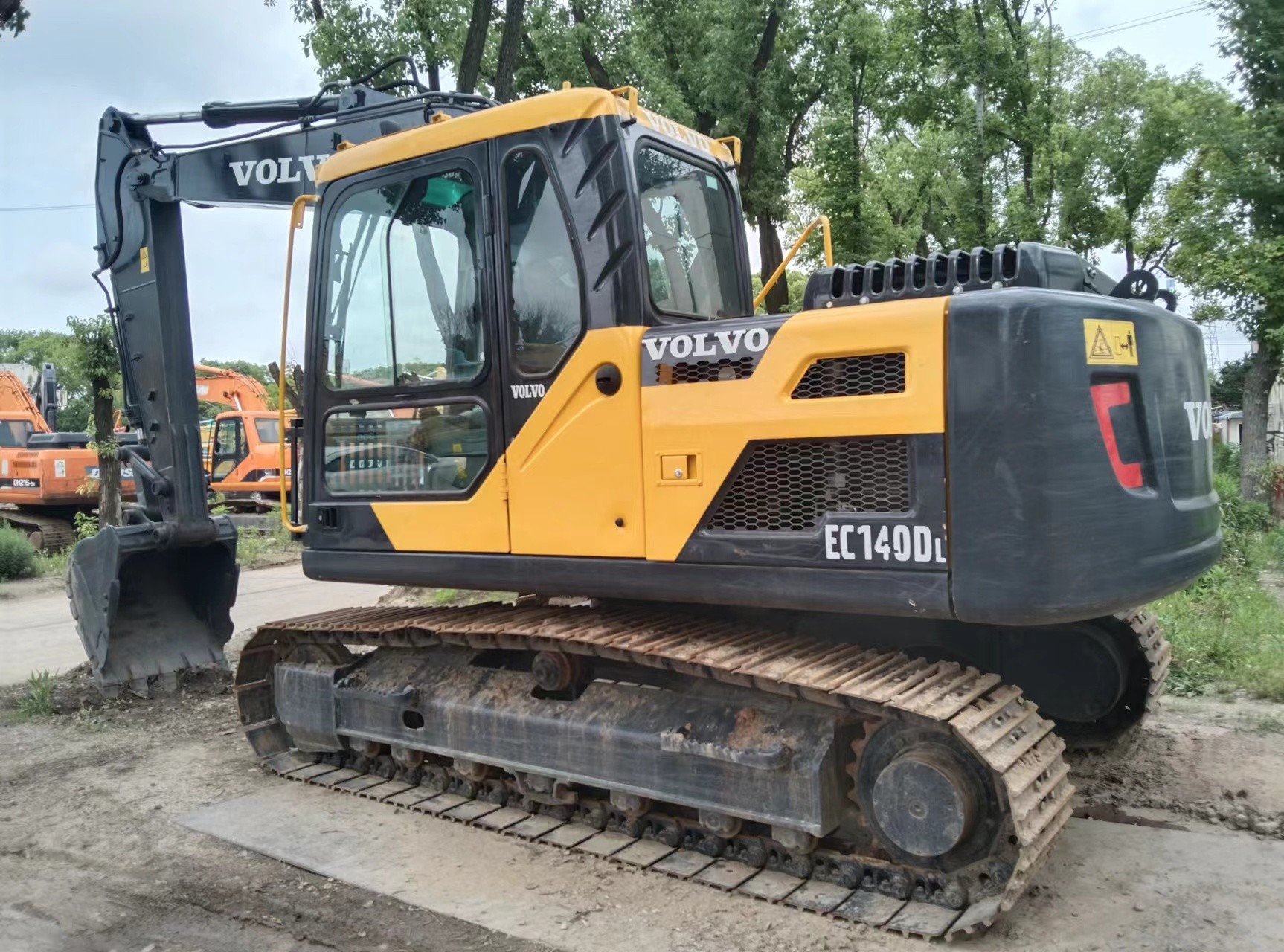 Sweden Imported High Quality Volvo EC140DL Crawler Excavator Machine Used Almost New 100% Ready