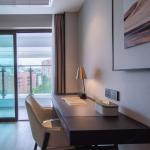 Customized Request Modern Luxury Hotel Furniture Set for King Size Bedroom in