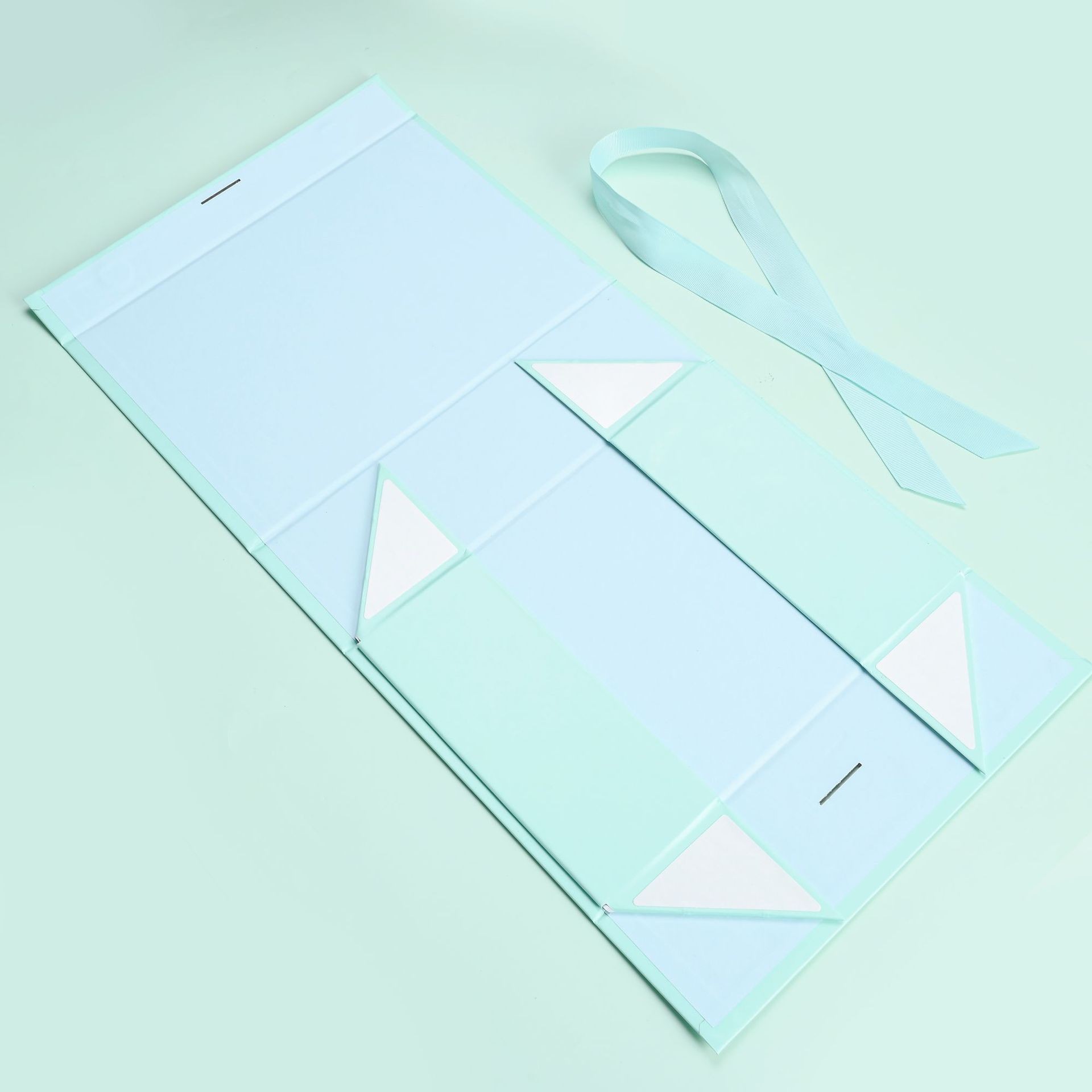 Customized Elegant Magnetic Folding Cardboard Rigid Box Makeup Box With Ribbon