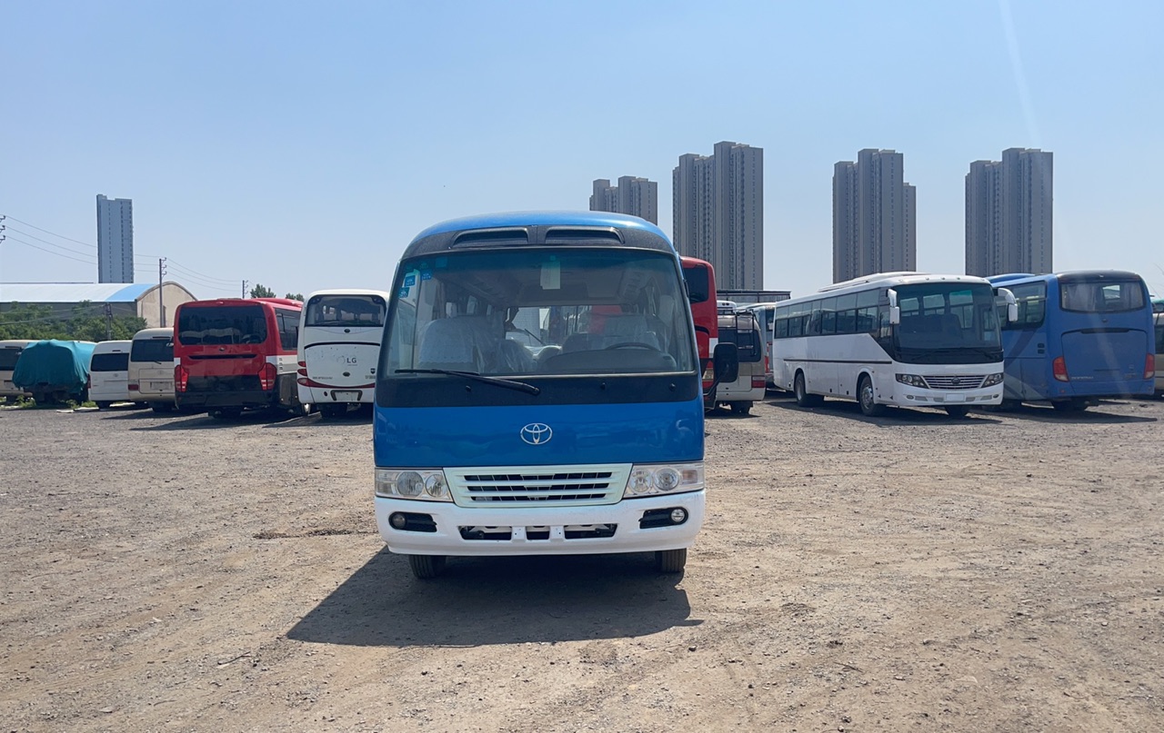 Used Toyota Coaster 30 Seater Bus Manual Transmission Good Condition 4L Engine Capacity